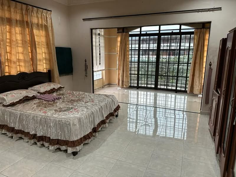 Rumah Banglo untuk Dijual di Kampung Jambu (Taiping) - Fatin . - Bedroom - PropertyGuru.com.my