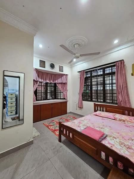 Rumah Banglo untuk Dijual di Kampung Jambu (Taiping) - Fatin . - Bedroom - PropertyGuru.com.my