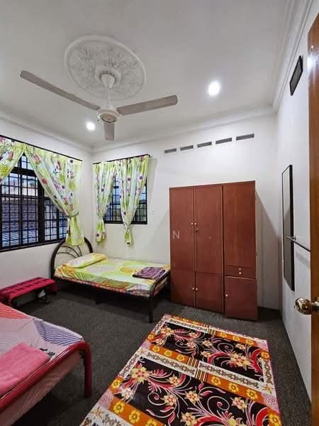 Rumah Banglo untuk Dijual di Kampung Jambu (Taiping) - Fatin . - Bedroom - PropertyGuru.com.my