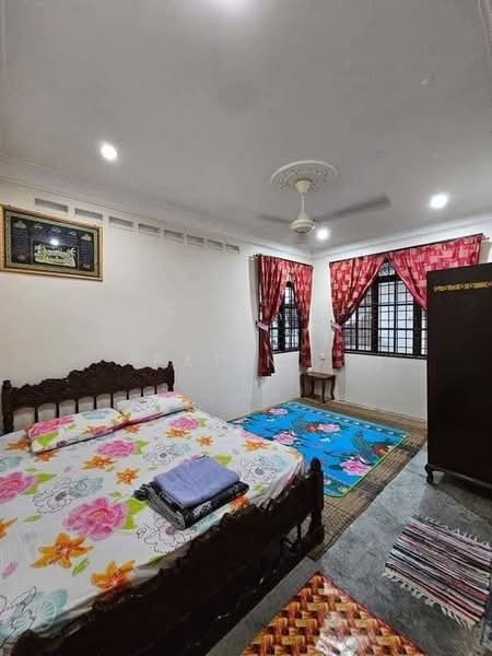 Rumah Banglo untuk Dijual di Kampung Jambu (Taiping) - Fatin . - Bedroom - PropertyGuru.com.my