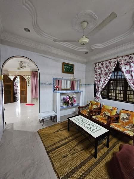 Rumah Banglo untuk Dijual di Kampung Jambu (Taiping) - Fatin . - Living Room - PropertyGuru.com.my