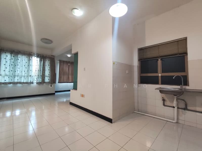 Servis Apartment untuk Disewa di Ritze Perdana 1 - Oscar Phang - Living Room - PropertyGuru.com.my