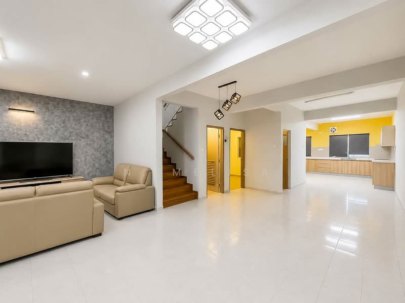 2-storey Terraced House for Sale in Bandar Putra Permai (Seri Kembangan) - N. Melisa - Living Room - PropertyGuru.com.my
