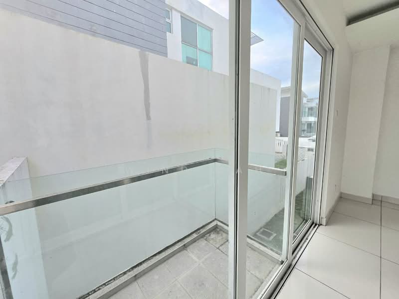 Semi-Detached House for Sale in Bandar Sri Damansara (Selangor) - Wind Mah - Balcony - PropertyGuru.com.my