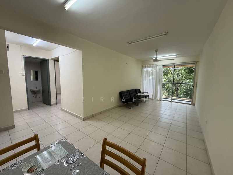 Kondominium untuk Dijual di Cyberia Smart Homes - Azizirrahim . - Living Room - PropertyGuru.com.my