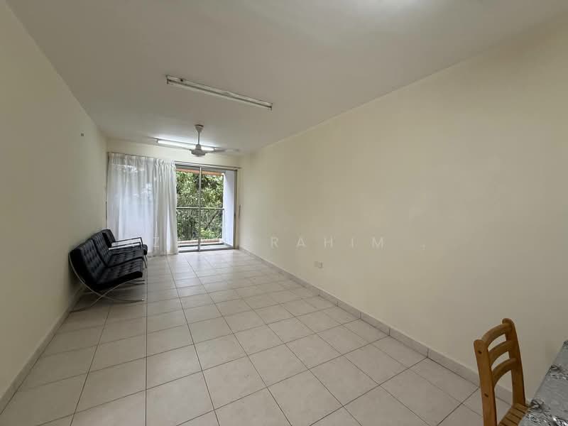 Kondominium untuk Dijual di Cyberia Smart Homes - Azizirrahim . - Living Room - PropertyGuru.com.my