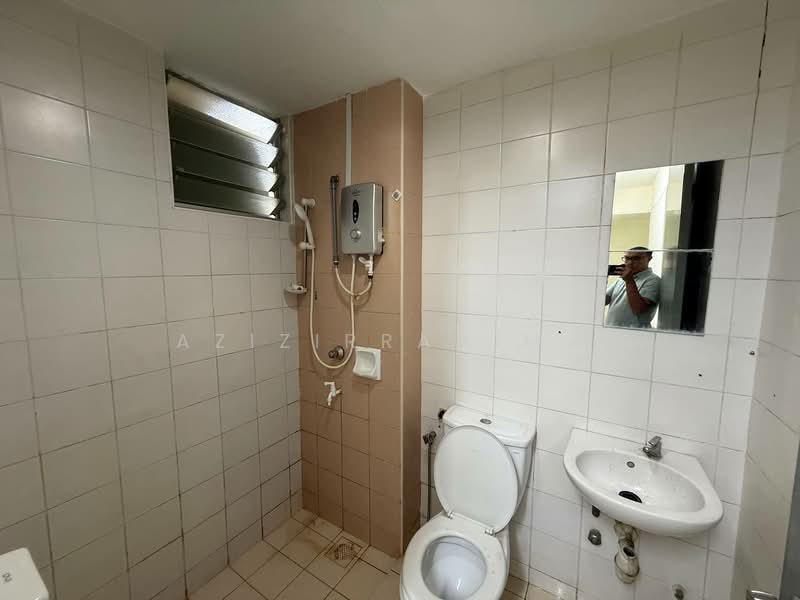 Kondominium untuk Dijual di Cyberia Smart Homes - Azizirrahim . - Bathroom - PropertyGuru.com.my