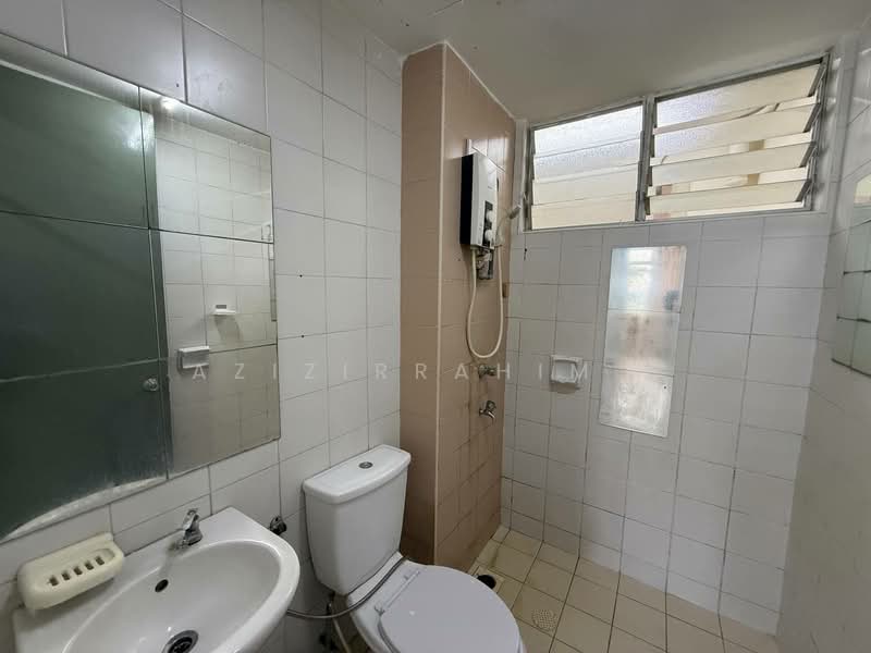 Kondominium untuk Dijual di Cyberia Smart Homes - Azizirrahim . - Bathroom - PropertyGuru.com.my