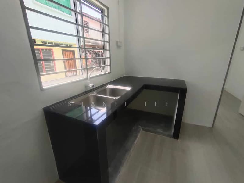 Rumah Teres 2 Tingkat untuk Dijual di Taman Kluang Barat (Kluang) - Shanel Tee - Kitchen - PropertyGuru.com.my