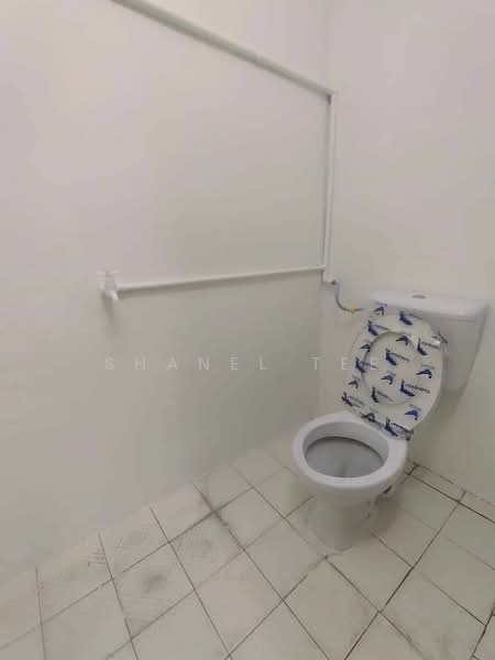 Rumah Teres 2 Tingkat untuk Dijual di Taman Kluang Barat (Kluang) - Shanel Tee - Bathroom - PropertyGuru.com.my