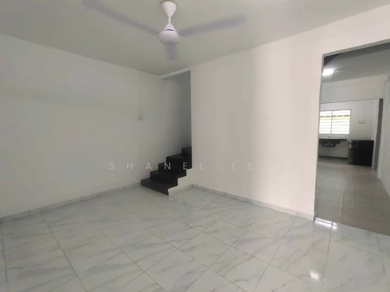 Rumah Teres 2 Tingkat untuk Dijual di Taman Kluang Barat (Kluang) - Shanel Tee - Living Room - PropertyGuru.com.my