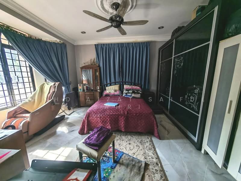 Rumah Banglo untuk Dijual di Bandar Rinching (Semenyih) - Mohd Aizat Saiful Bahri - Bedroom - PropertyGuru.com.my