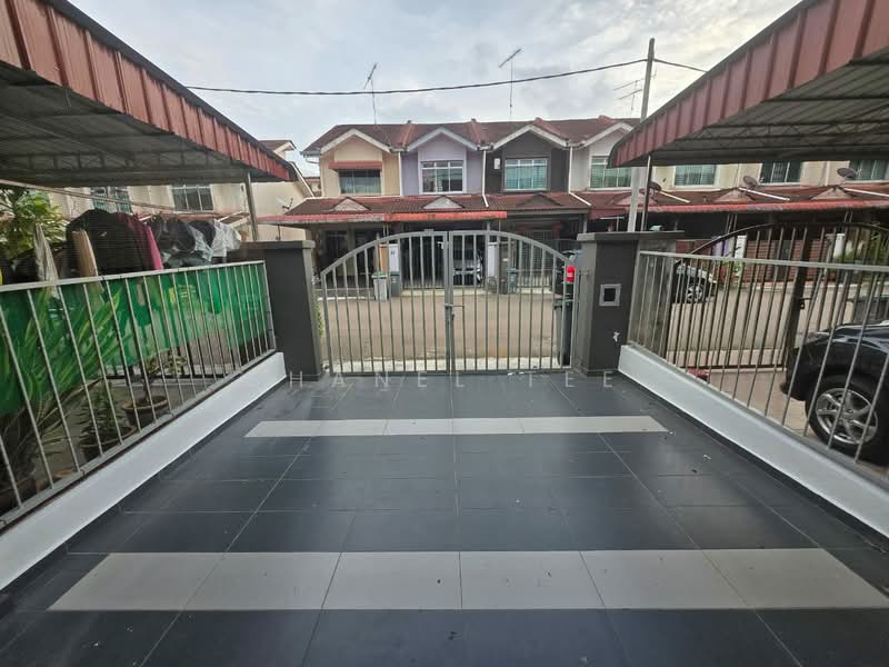 Rumah Teres 2 Tingkat untuk Dijual di Taman Sri Kluang (Kluang) - Shanel Tee - Exterior - PropertyGuru.com.my