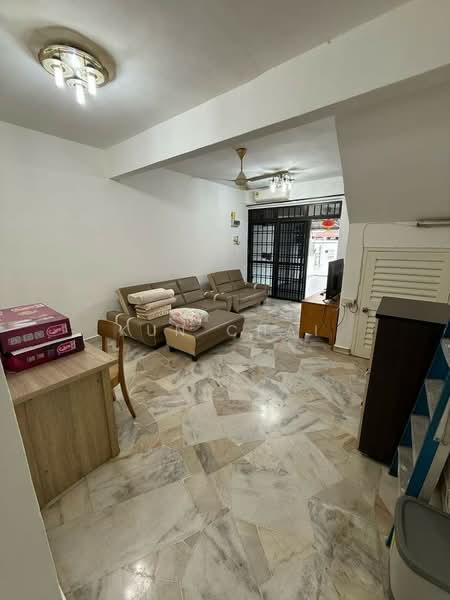 Rumah Teres 2 Tingkat untuk Disewa di Taman Tan Sri Yaacob (Johor Bahru) - Kun Chai - Living Room - PropertyGuru.com.my