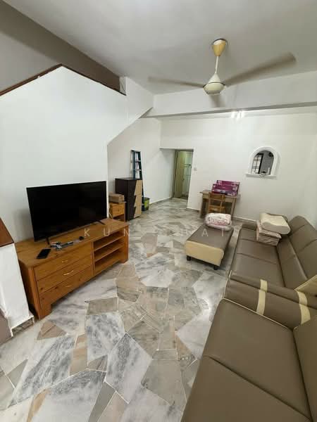 Rumah Teres 2 Tingkat untuk Disewa di Taman Tan Sri Yaacob (Johor Bahru) - Kun Chai - Living Room - PropertyGuru.com.my