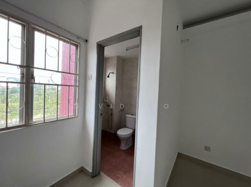 Pangsapuri untuk Disewa di Pangsapuri Danau Bayu - David Lao - Bathroom - PropertyGuru.com.my
