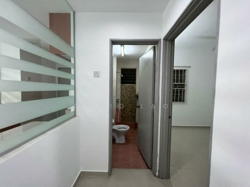 Pangsapuri untuk Disewa di Pangsapuri Danau Bayu - David Lao - Bathroom - PropertyGuru.com.my