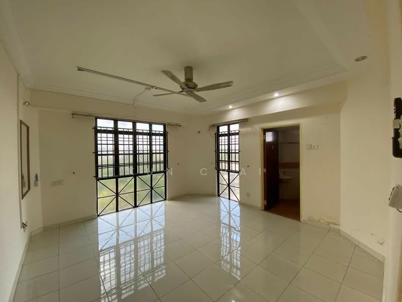 Kondominium untuk Disewa di Kondominium Tanjung Puteri - Kun Chai - Living Room - PropertyGuru.com.my