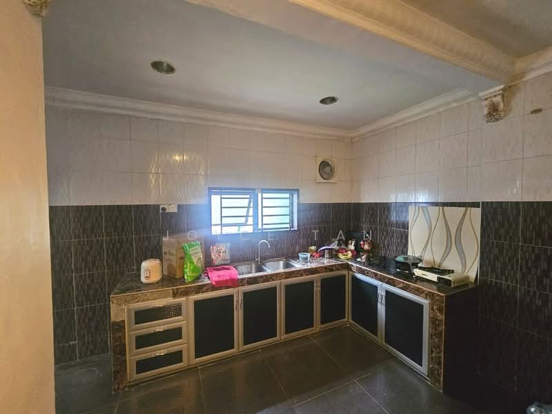 Rumah Teres 1 Tingkat untuk Dijual di Taman Ungku Tun Aminah (Skudai) - Joyce Tan - Kitchen - PropertyGuru.com.my