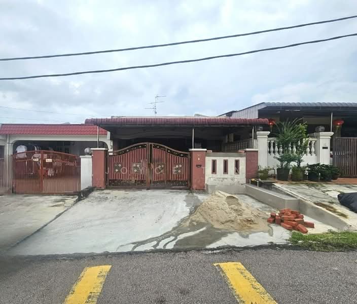 Rumah Teres 1 Tingkat untuk Dijual di Taman Ungku Tun Aminah (Skudai) - Joyce Tan - Exterior - PropertyGuru.com.my