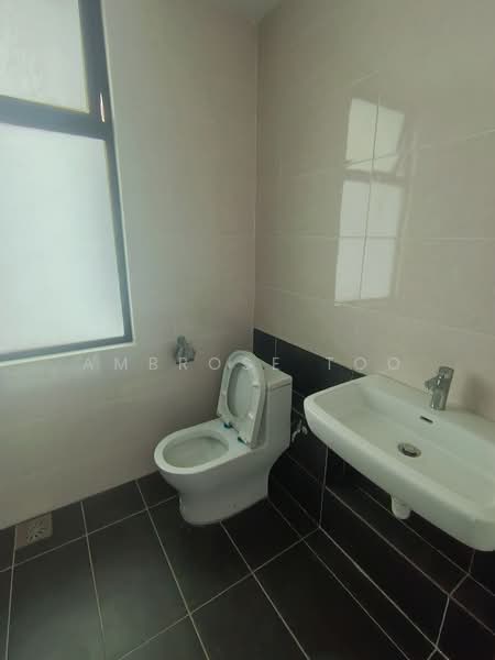 Servis Apartment untuk Dijual di Wave @ Marina Cove - Ambrose Too - Bathroom - PropertyGuru.com.my