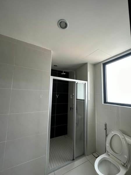 Condominium for Rent at Royal Strand @ Country Garden Danga Bay - Ray Lee - Bathroom - PropertyGuru.com.my