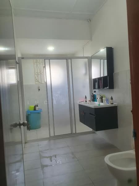 2-storey Terraced House for Sale in Taman Overseas Union (Taman Oug) (Jalan Klang Lama (Old Klang Road)) - Lucas Chan - Bathroom - PropertyGuru.com.my