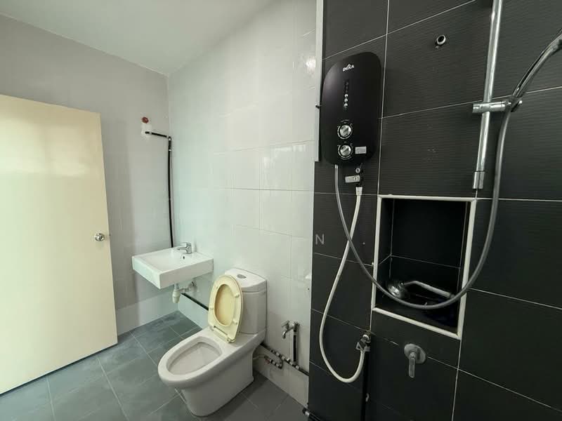 2-storey Terraced House for Sale in Bandar Seri Alam (Masai) - Carson . - Bathroom - PropertyGuru.com.my
