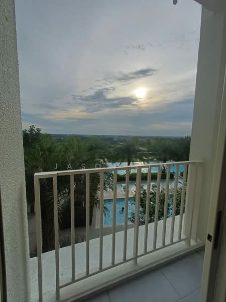 Servis Apartment untuk Disewa di Gravit8, Klang - Jason Lim - Balcony - PropertyGuru.com.my