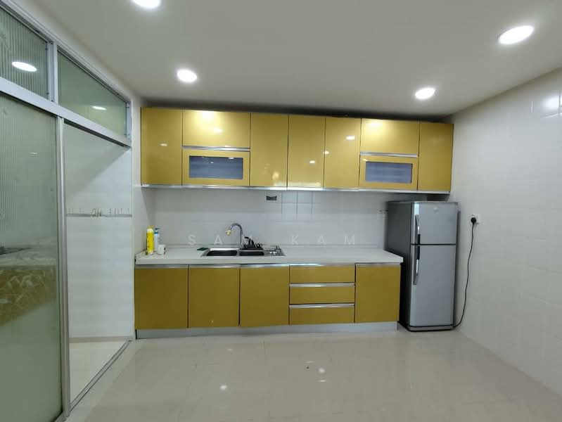 Condominium for Rent at The Waterfront Condominium - Sam Kam - Kitchen - PropertyGuru.com.my
