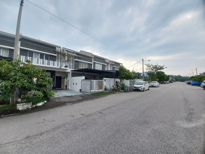 Rumah Teres untuk Dijual di Bukit Rahman Putra (Sungai Buloh) - Nurain . - PropertyGuru.com.my