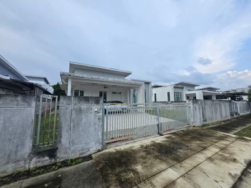 Rumah Banglo untuk Dijual di Bandar Seri Impian (Kluang) - Shanel Tee - Exterior - PropertyGuru.com.my