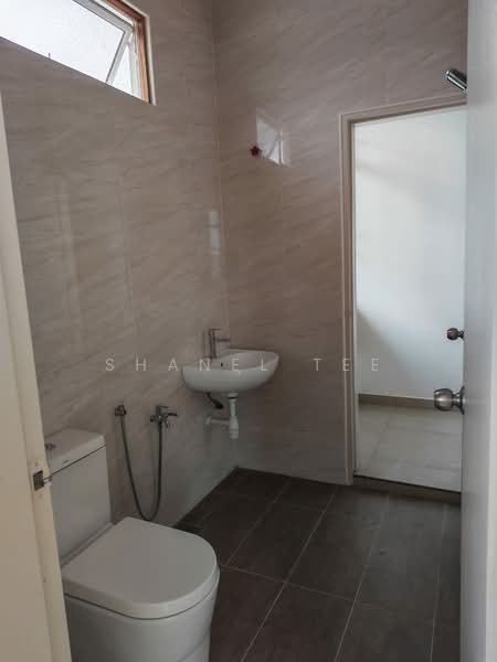 Rumah Teres 2 Tingkat untuk Dijual di Taman Kluang Perdana (Kluang) - Shanel Tee - Bathroom - PropertyGuru.com.my