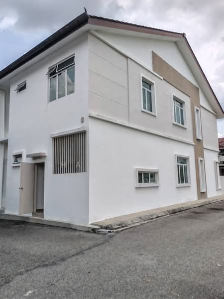 Rumah Teres 2 Tingkat untuk Dijual di Taman Kluang Perdana (Kluang) - Shanel Tee - Exterior - PropertyGuru.com.my