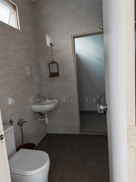 Rumah Teres 2 Tingkat untuk Dijual di Taman Kluang Perdana (Kluang) - Shanel Tee - Bathroom - PropertyGuru.com.my