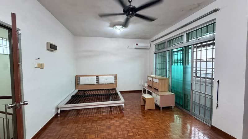 1.5-storey Terraced House for Sale in Taman Gaya (Ulu Tiram) - Carson . - Bedroom - PropertyGuru.com.my
