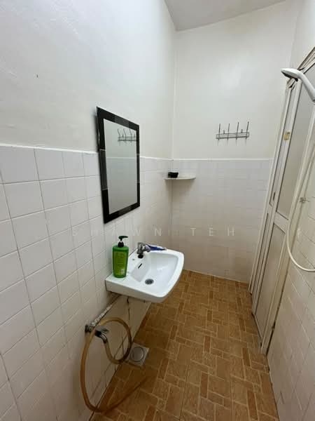 2-storey Terraced House for Sale in Taman Datuk Thamby Chik Karim (Batu Berendam) - Shawn Teh - Bathroom - PropertyGuru.com.my