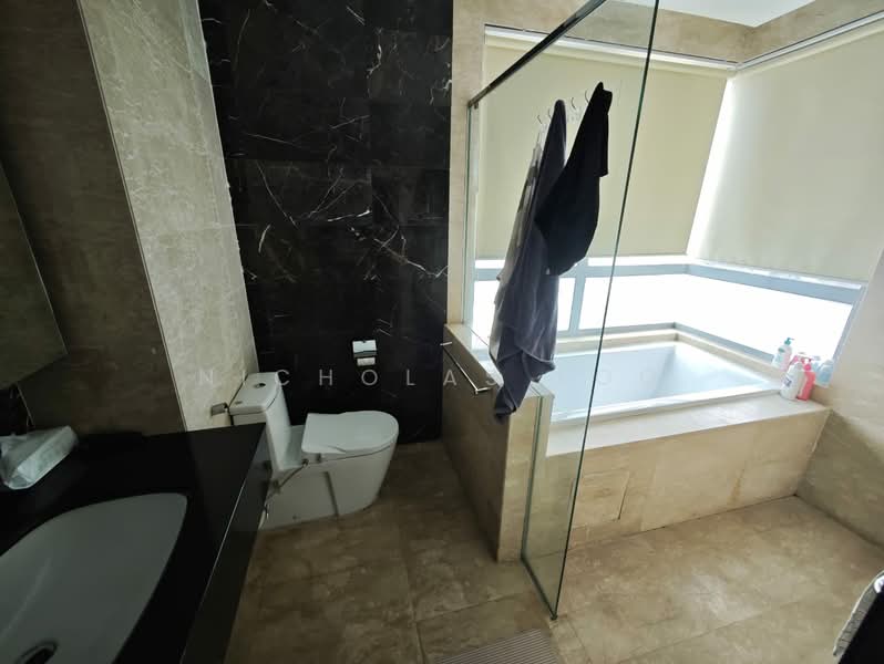 Kondominium untuk Disewa di Hampshire Residences - Nicholas Loo - Bathroom - PropertyGuru.com.my