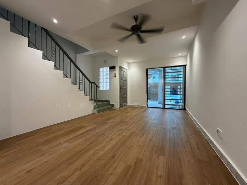 Rumah Teres 2-Tingkat untuk Dijual di Taman Villa Heights (Kajang) - Hawa Ibrahim - Living Room - PropertyGuru.com.my
