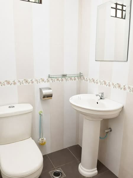 2-storey Terraced House for Sale in Taman Mount Austin (Tebrau) - Carson . - Bathroom - PropertyGuru.com.my