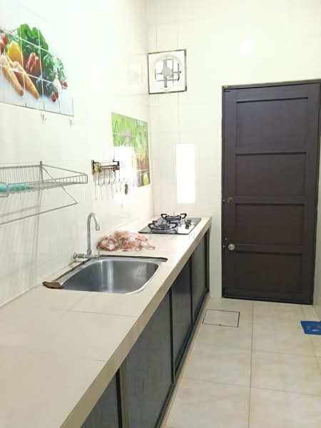 2-storey Terraced House for Sale in Taman Mount Austin (Tebrau) - Carson . - Kitchen - PropertyGuru.com.my