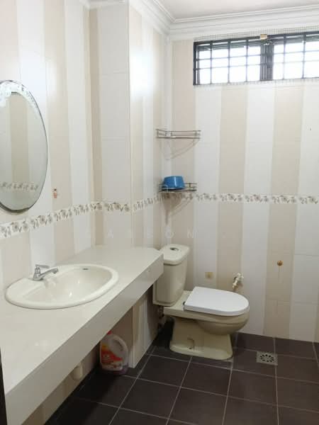 2-storey Terraced House for Sale in Taman Mount Austin (Tebrau) - Carson . - Bathroom - PropertyGuru.com.my