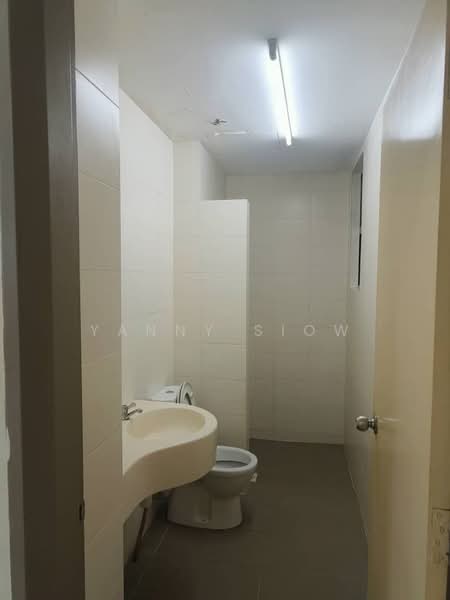 Service Residence for Sale at Platinum Lake PV 21 - Yanny Siow - Bathroom - PropertyGuru.com.my
