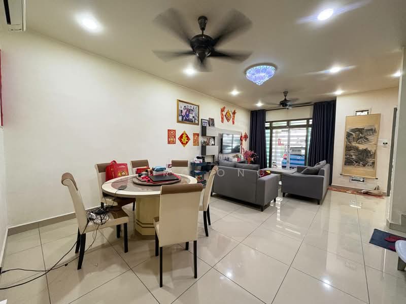 Rumah Teres 2 Tingkat untuk Dijual di Bandar Dato Onn (Tebrau) - Niko Ong - Living Room - PropertyGuru.com.my