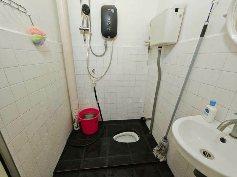 1-storey Terraced House for Sale in Taman Universiti (Skudai) - Jade Gan - Bathroom - PropertyGuru.com.my