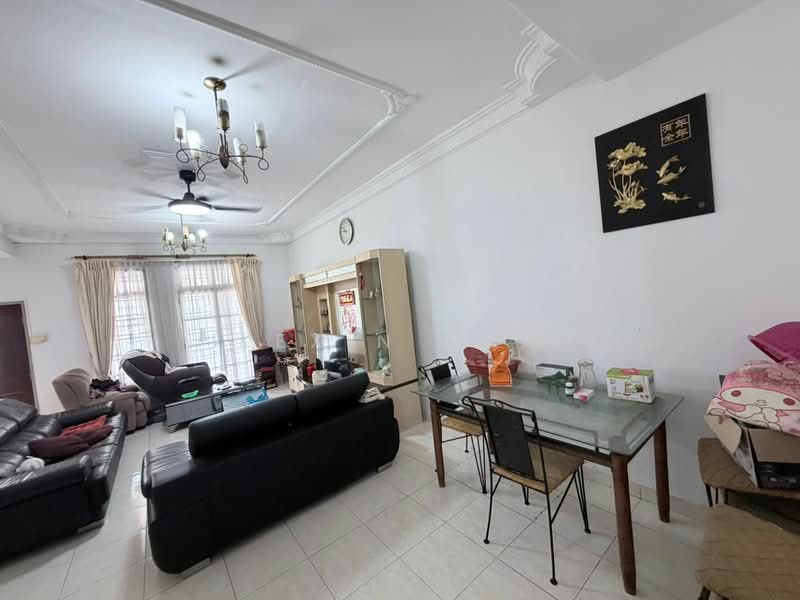 Rumah Teres 2 Tingkat untuk Dijual di Taman Bukit Dahlia (Pasir Gudang) - Kexin Hua - Living Room - PropertyGuru.com.my