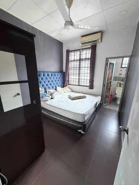 Rumah Teres 2 Tingkat untuk Dijual di Taman Bukit Dahlia (Pasir Gudang) - Kexin Hua - Bedroom - PropertyGuru.com.my