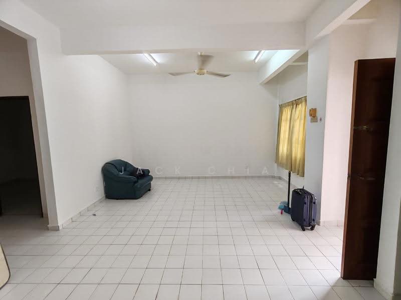2-storey Terraced House for Sale in Seremban 3 (Rasah) - Jack Chia - Living Room - PropertyGuru.com.my