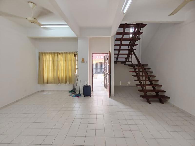 2-storey Terraced House for Sale in Seremban 3 (Rasah) - Jack Chia - Living Room - PropertyGuru.com.my