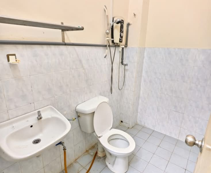 Semi-Detached House for Rent in Bandar Sri Damansara (Selangor) - Chin Yee Xin - Bathroom - PropertyGuru.com.my